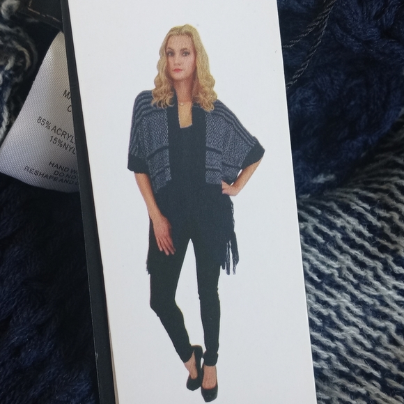 *Relisted* BCBGMaxAzria Nylon Blend Poncho/ Shrug Super Soft Original $198 - Picture 10 of 11